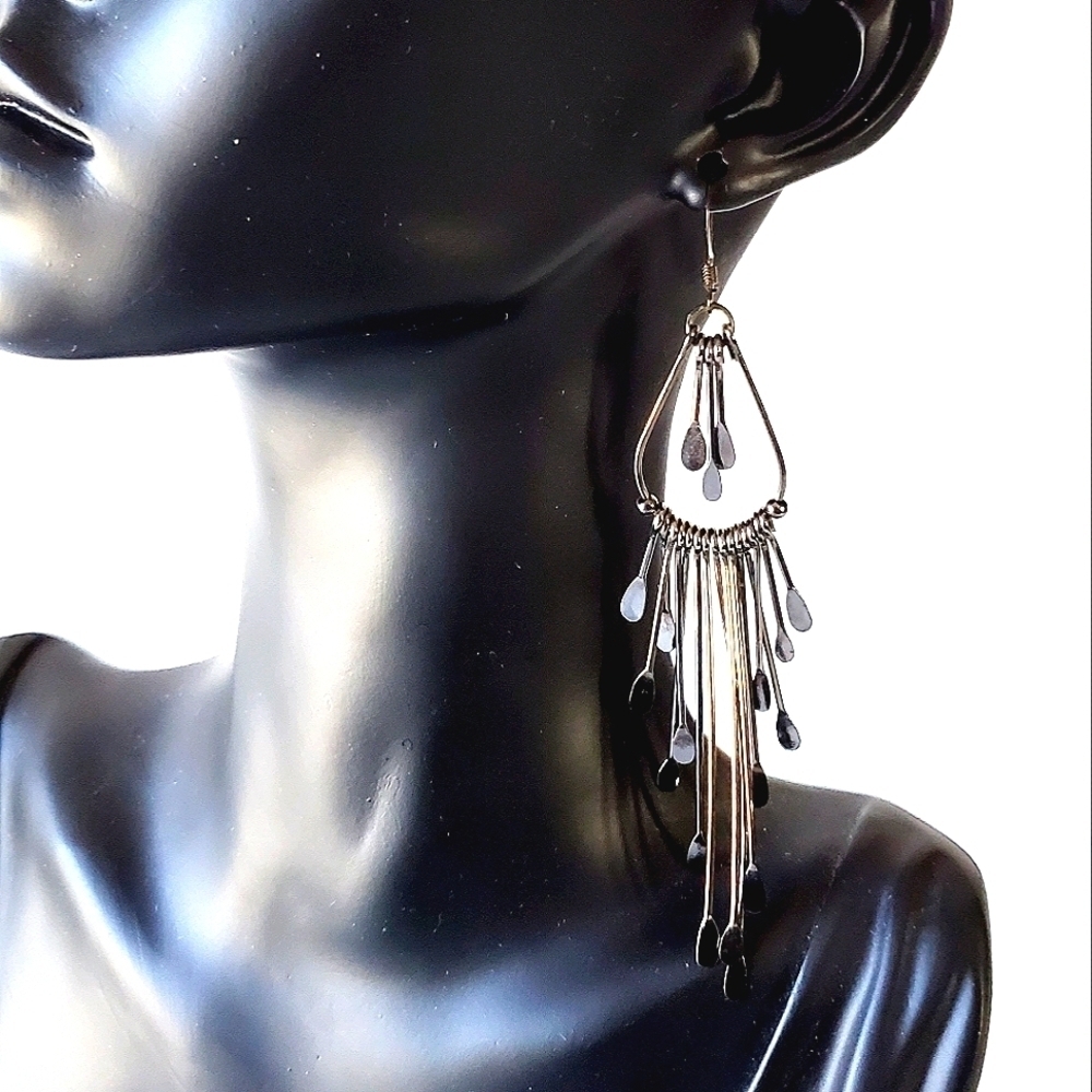 Silver-toned Long Chandelier Earings‎ Artsy Shoulder Grazing Dangle One Pair